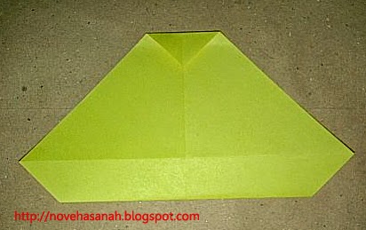 cara melipat kertas origami menjadi bentuk ayam yang sangat mudah sehingga cocok untuk anak TK atau anak SD langkah 9