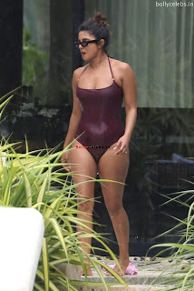 Priyanka Chopra in a beautiful Cute Wet Brown Swimsuit enjoying Party time in Miami bollycelebs.in Exclusive Pics 002