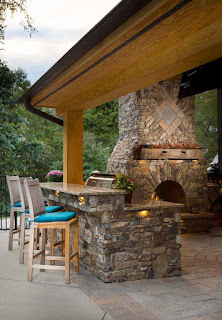 Outdoor Kitchens With Bars For Entertaining