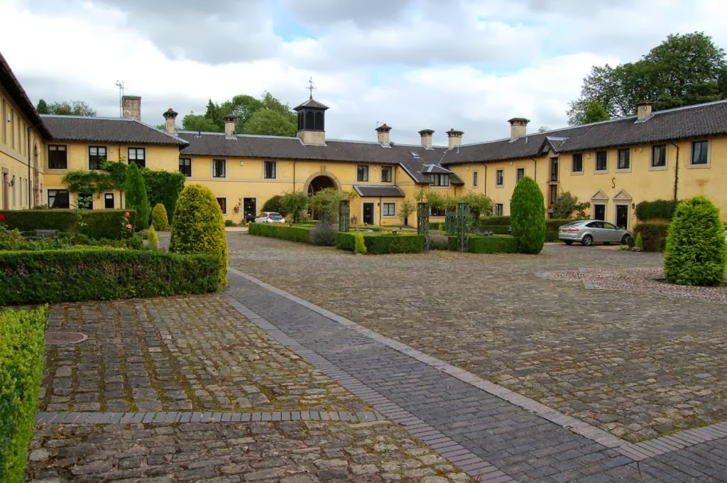 Roj Fashion & Lifestyle / Clubbing & Car Tunes Trentham Court Mews