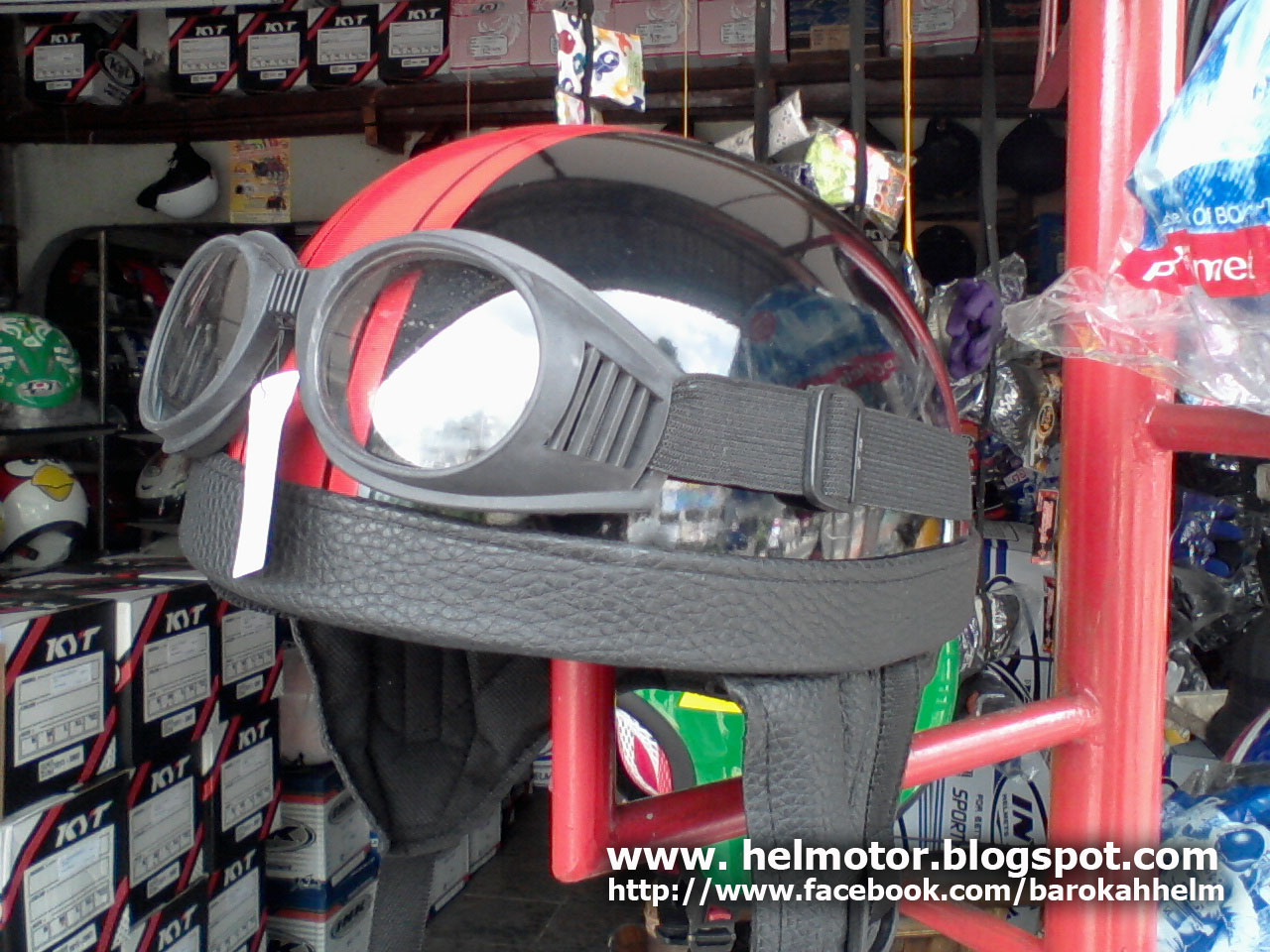 Helm Vespa Pilot Hitam Garis Merah ~ Helm Vespa