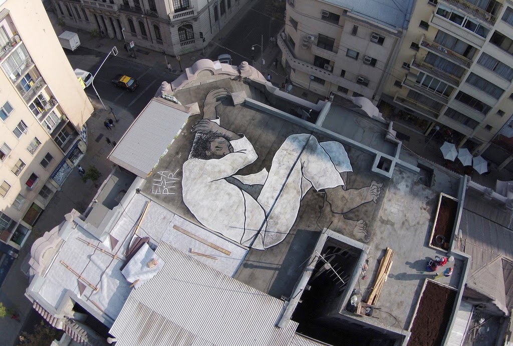 Ella & Pitr are currently travelling through Chile where they worked on a new series of pieces including this massive rooftop somewhere on the streets of Santiago.