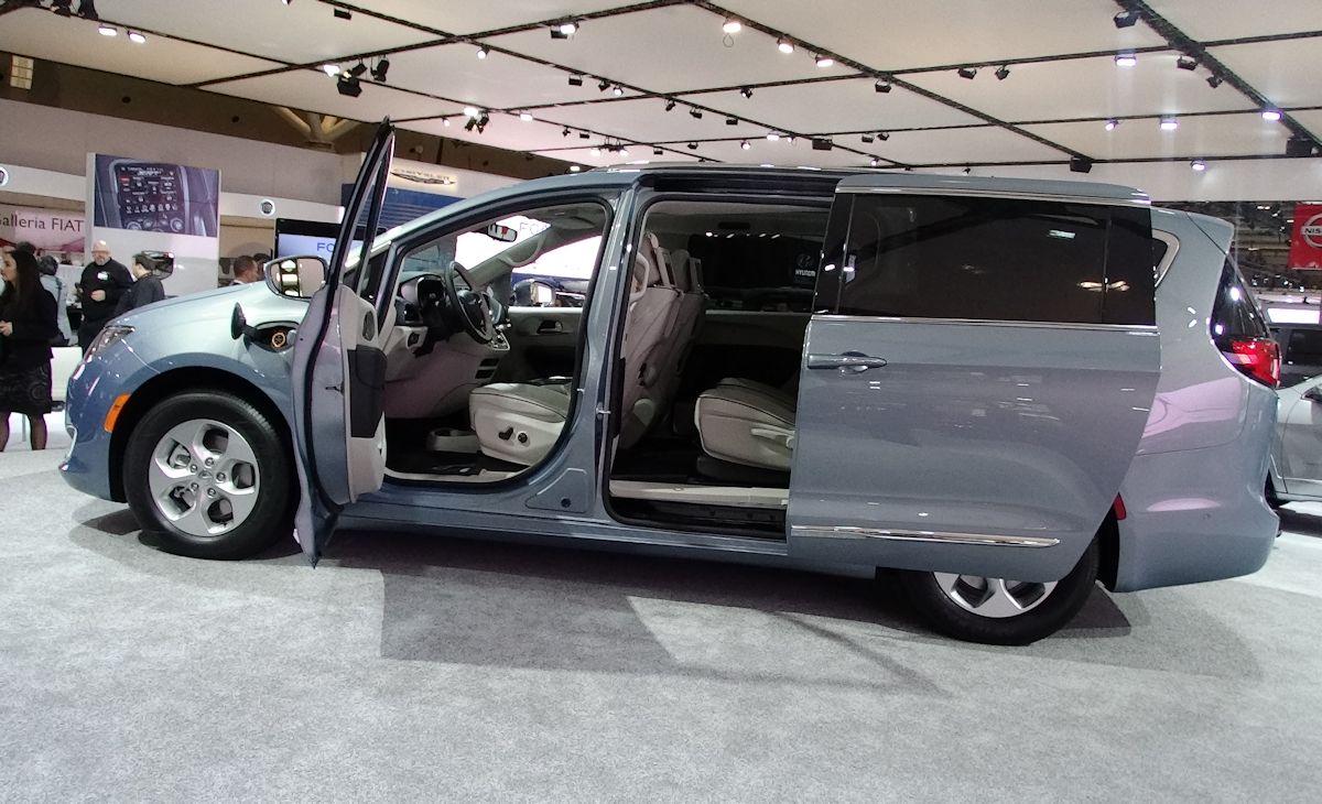 Production Begins In Windsor For 2017 Chrysler Pacifica Hybrid Minivan