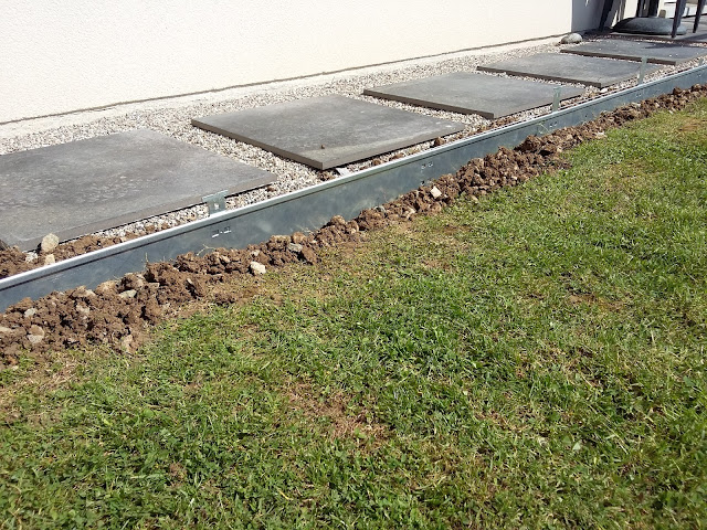 comment poser bordure métallique acier galvanisé pieu tranchée béton allée bordurette jardin métal volige comment poser bordure métallique acier galvanisé pieu tranchée béton allée bordurette jardin métal volige