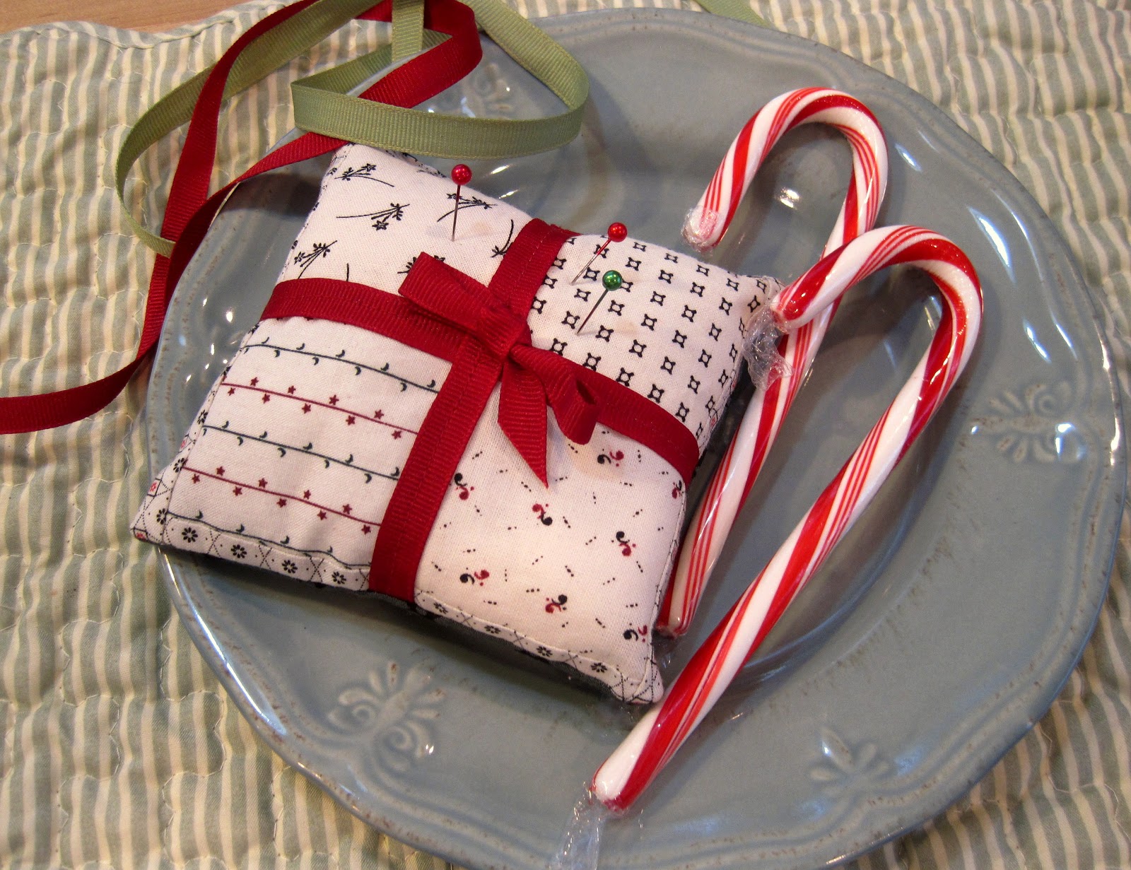 A Sentimental Quilter: I'm Still Making Things for Christmas