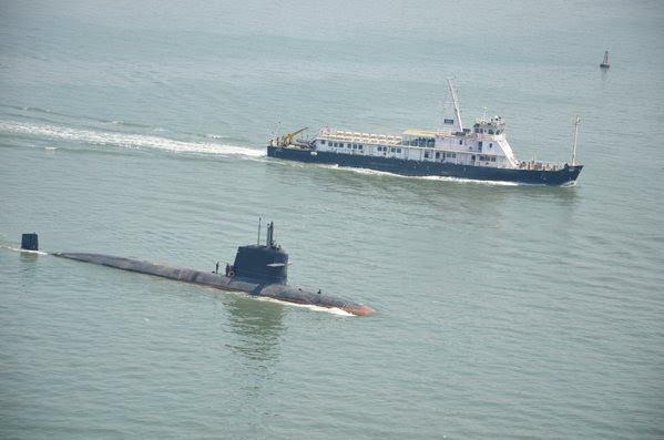  Los submarinos Scorpène de la Marina india acumulan nuevos retrasos. INS%2BKALVARI%2BTRIAL%2BSEA