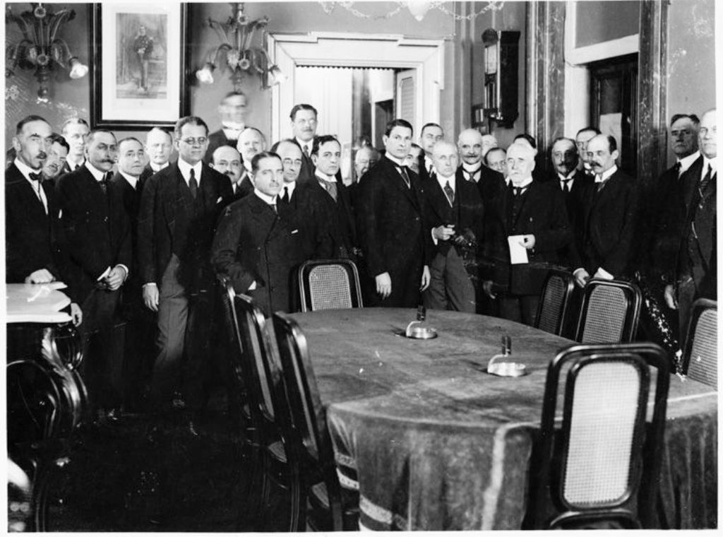 Великобритания конвенция. Женевская конференция 1927. Конференция в Женеве 1932. Конференция в Женеве 1925. Женевская конференция 1933.