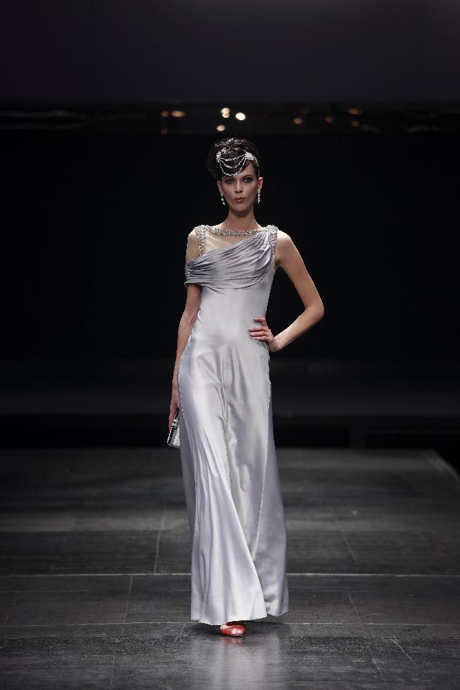 robes de mariage,robes de soir?�e et d?�coration: Robe de soir?�e grise longue