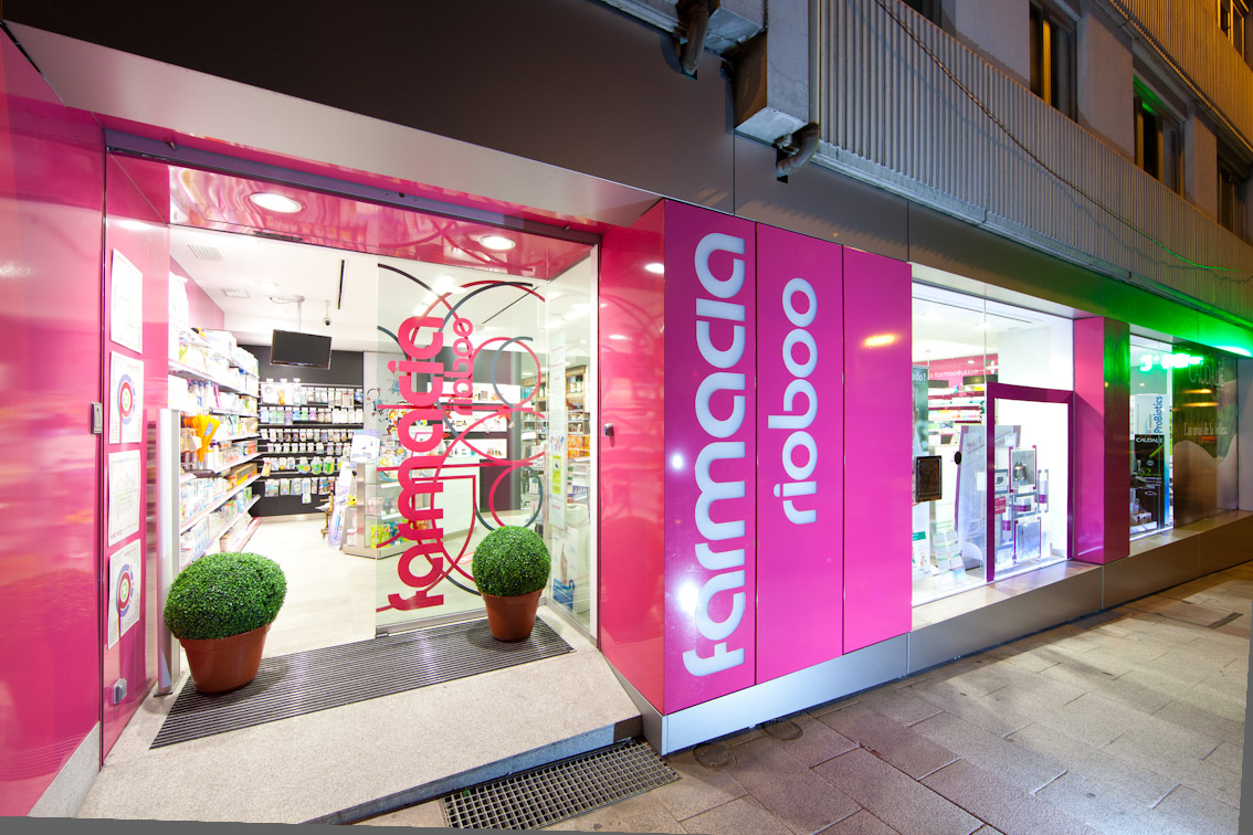 Mrs. SHOPFITTER FARMACIA RIOBOO BY iPHARMA, A CORUÑA, SPAIN