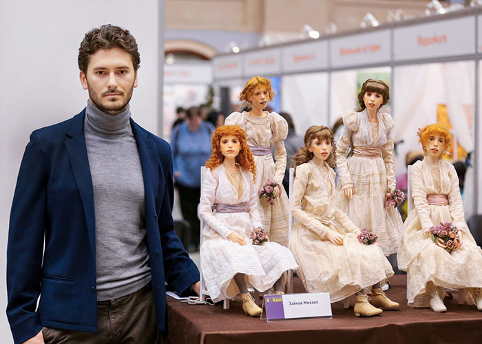 04-Michael-Zajkov-Reduced-in-Size Realistic-Doll-Sculptures-www-designstack-co