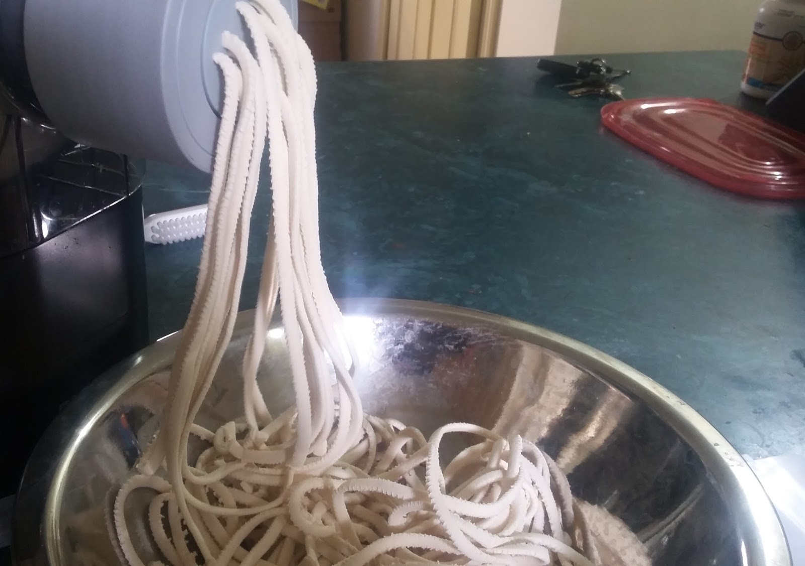 PHILIPS Compact Pasta Maker with 3 shaping discs, HR2371/05