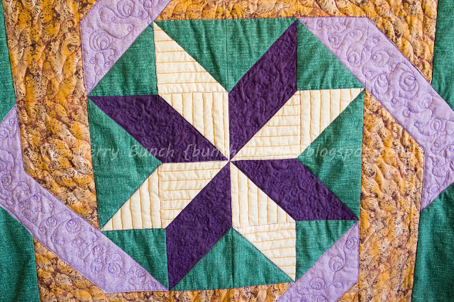 The Berry Bunch: Labyrinth Lap Quilt {Quilting}
