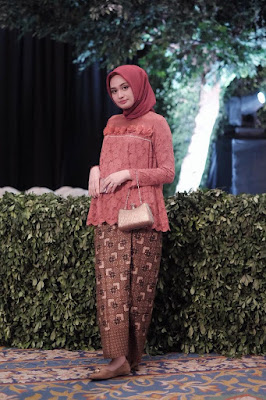 Sarung batik cantik dan manis Indonesia