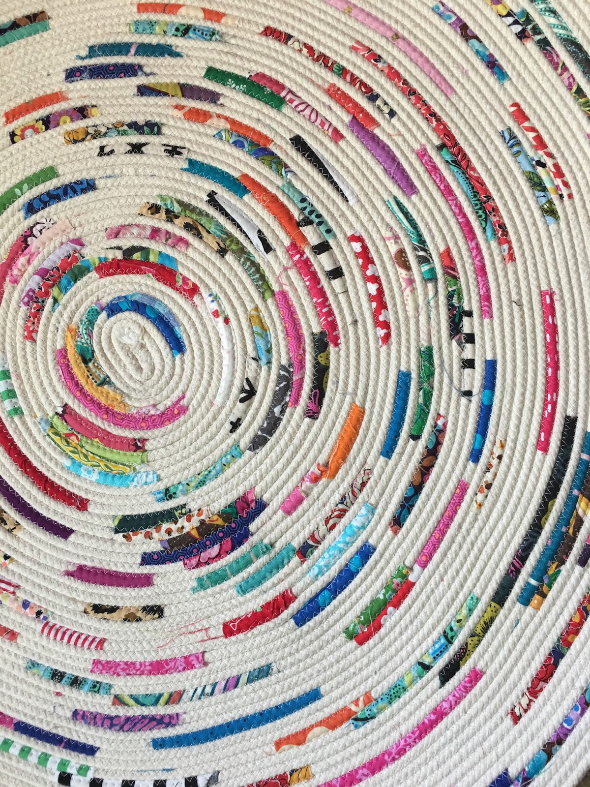 sewhungryhippie Make a Scrappy Rope Rug