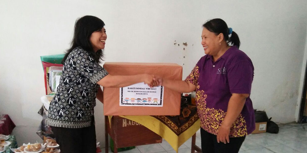 KB-TK Kristen Kalam Kudus Surakarta Adakan Bakti Sosial