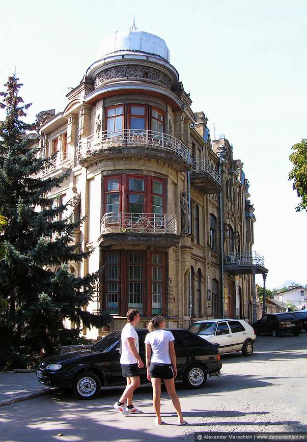 Здание бывшей гостиницы Эрмитаж на улице Гоголя в Пятигорске