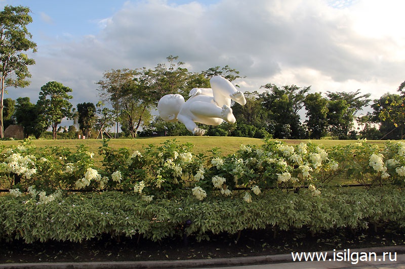 Скульптура «Планета». Парк «Сады у залива». Город Сингапур. Сингапур