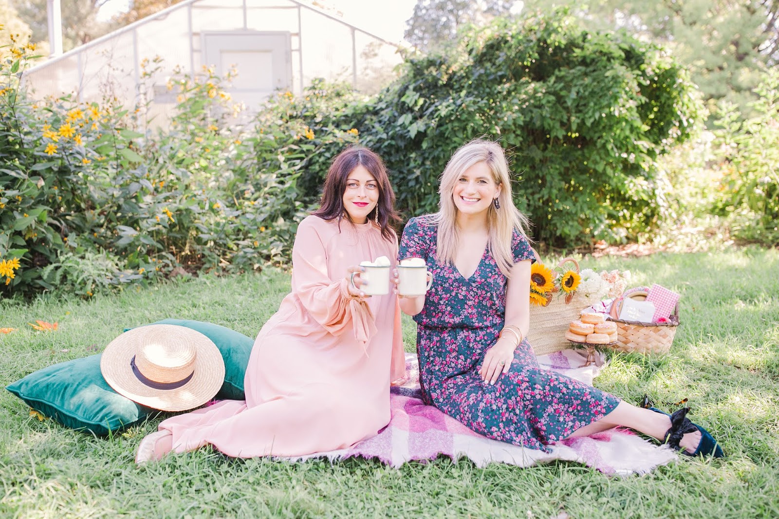 Bijuelni | How To Make New Friends as an Adult - Colourful fall pic nic