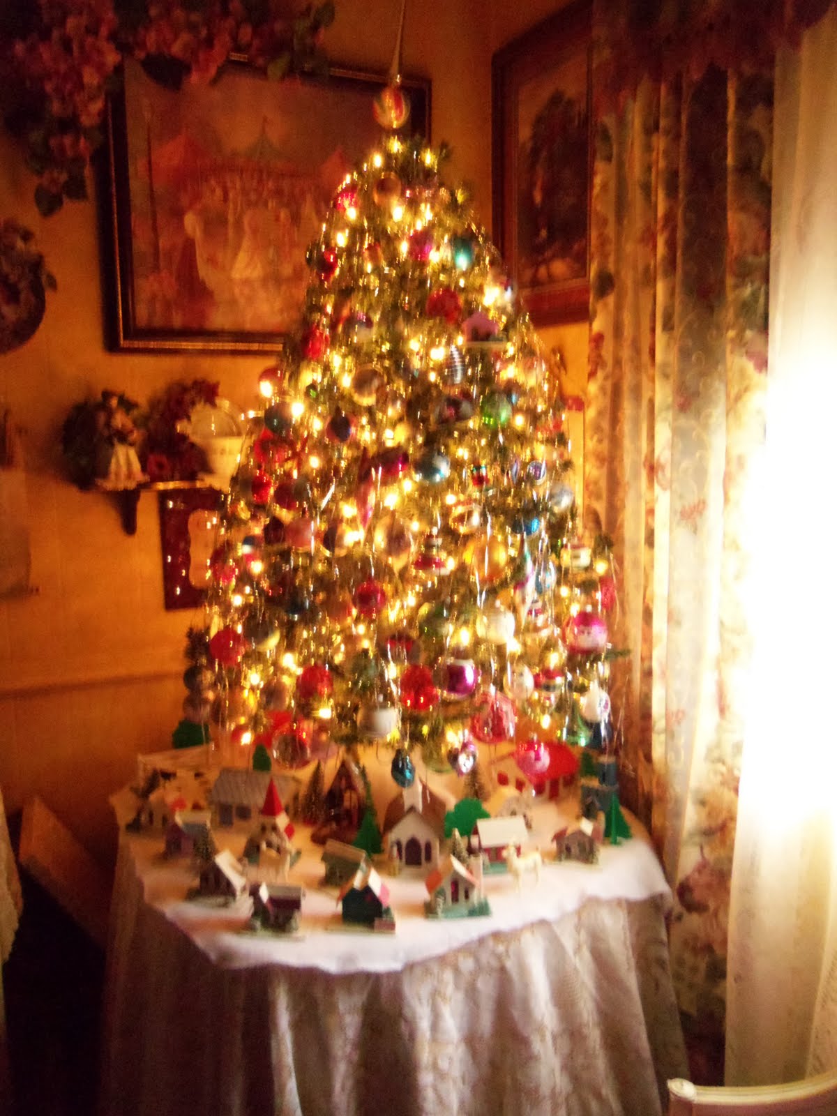 A DEBBIE-DABBLE CHRISTMAS: HOME TOUR 2011, PART 7 , UPSTAIRS AND 6 MORE ...