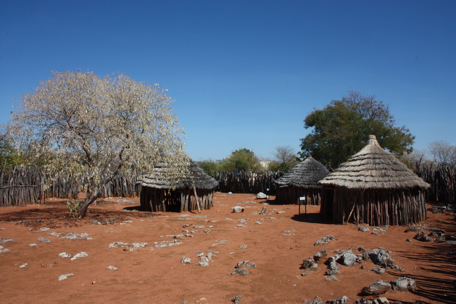 reisenmitprofil Lake Otjikoto, CulturalVillage in Tsumeb, Hoba