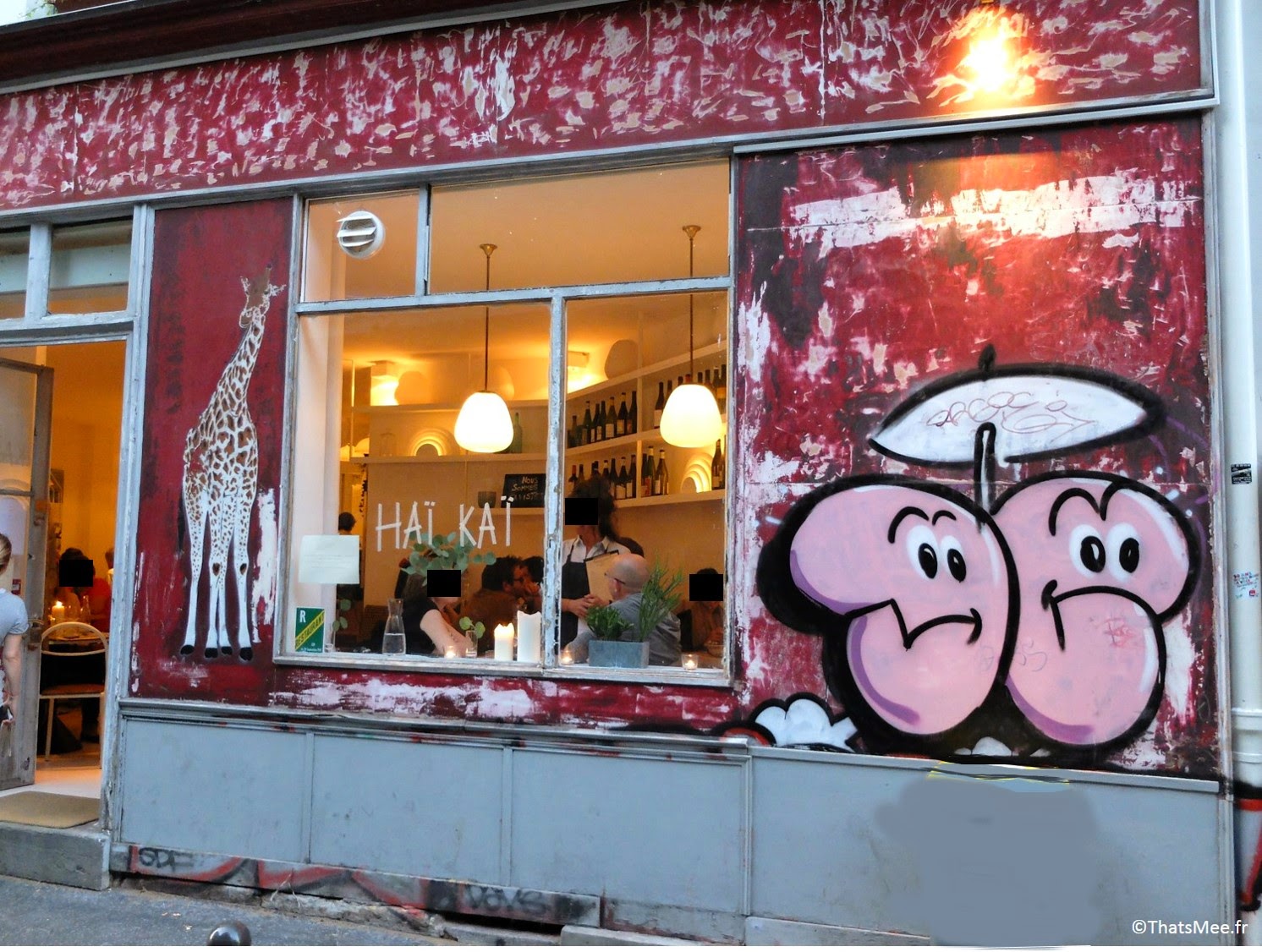 Déco fresque mur tag graffiti girafe Restaurant Haï Kai Paris, menu food du marché caviste cave à vins bio resto Haï Kai quai de Jemmapes Paris 10ème canal Saint-Martin