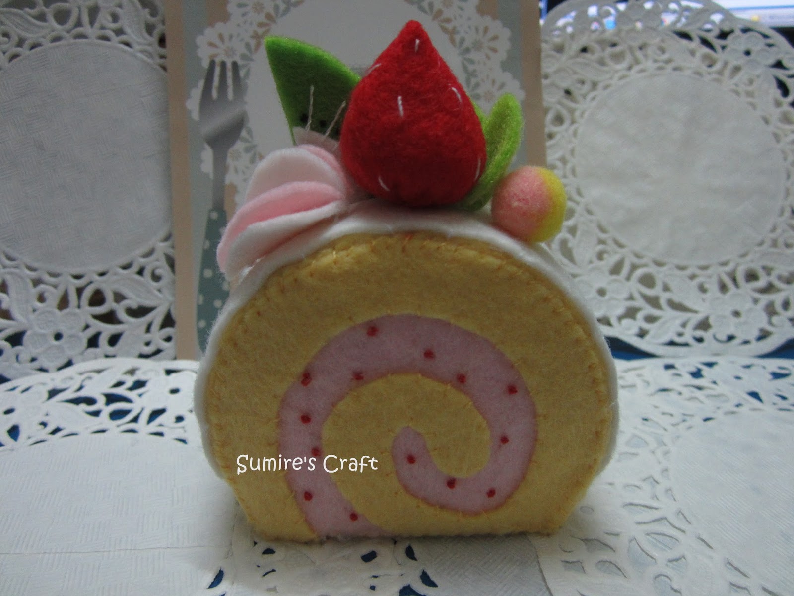 Sumire's World of Beads and Crafts すみれ手芸 ビーズと手芸な生活 Felt Swiss Roll