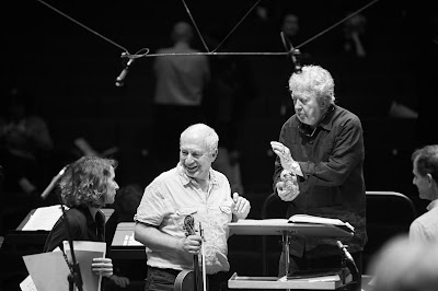 John Nelson rehearsing Berlioz's Les Troyens (Photo Gregory Massat)