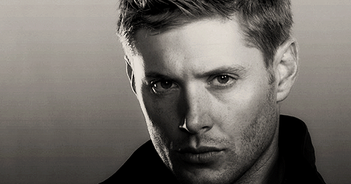 Человек в черном коллинз. Уилки коллинз книжная выставка в библиотеке. Фотопортрет миша колинз. Уилки коллинз. Человек в черном коллинз.