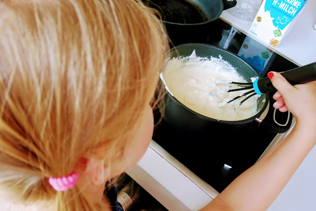 pamelopee: Kochen für Kinder: Grießbrei mit Himbeerpüree (Klassisch)