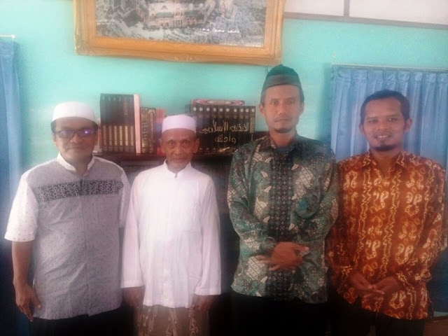 HTI Kalsel Perkuat Ukhuwah dengan Ulama dan Forum Komunikasi Pimpinan Daerah HTI Kalsel Perkuat Ukhuwah dengan Ulama dan Forum Komunikasi Pimpinan Daerah