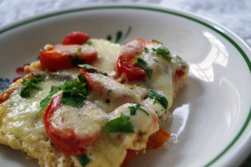 Baguette-Tomaten-Auflauf mit Mozzarella überbacken