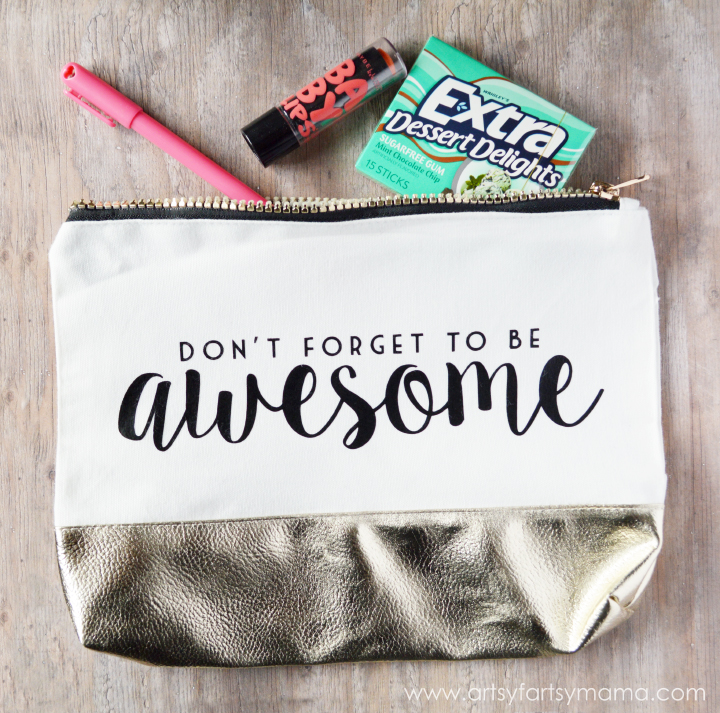 "Don't Forget to Be Awesome" Clutch Tutorial at artsyfartsymama.com
