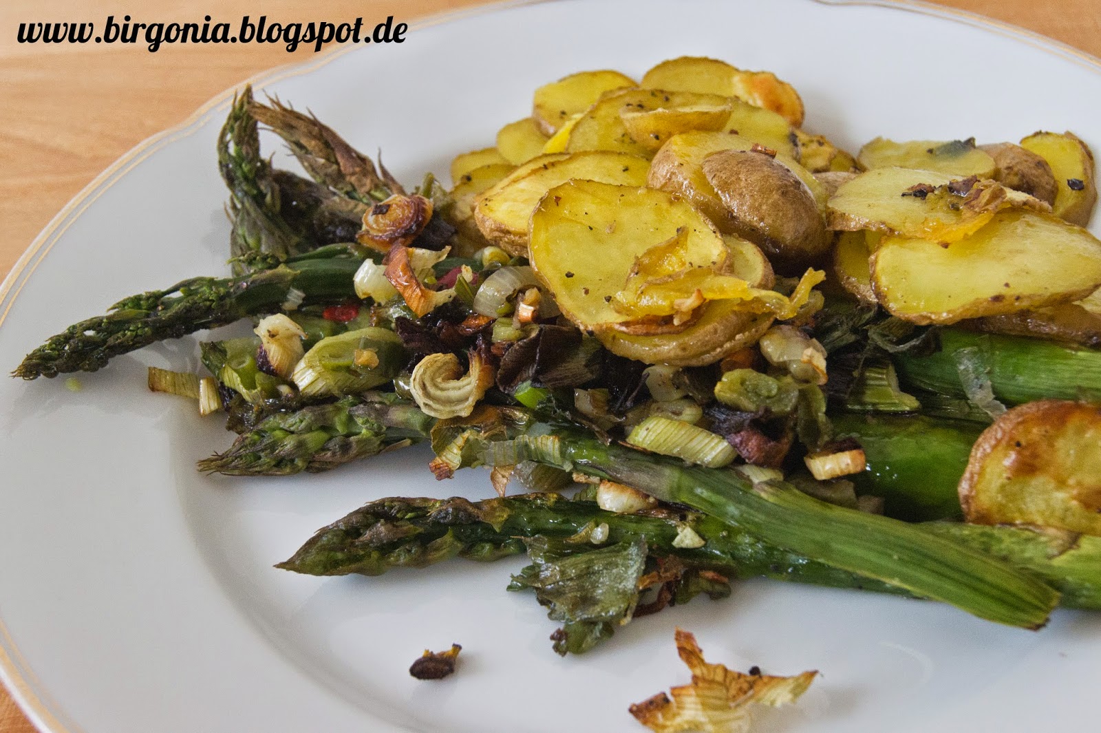 birgonia: Spargel und Kartoffeln aus dem Backofen birgonia: Spargel und Kartoffeln aus dem Backofen