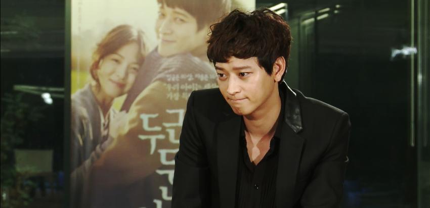 무의식적으로 나오는 강동원 귀여운 버릇.gif | 인스티즈