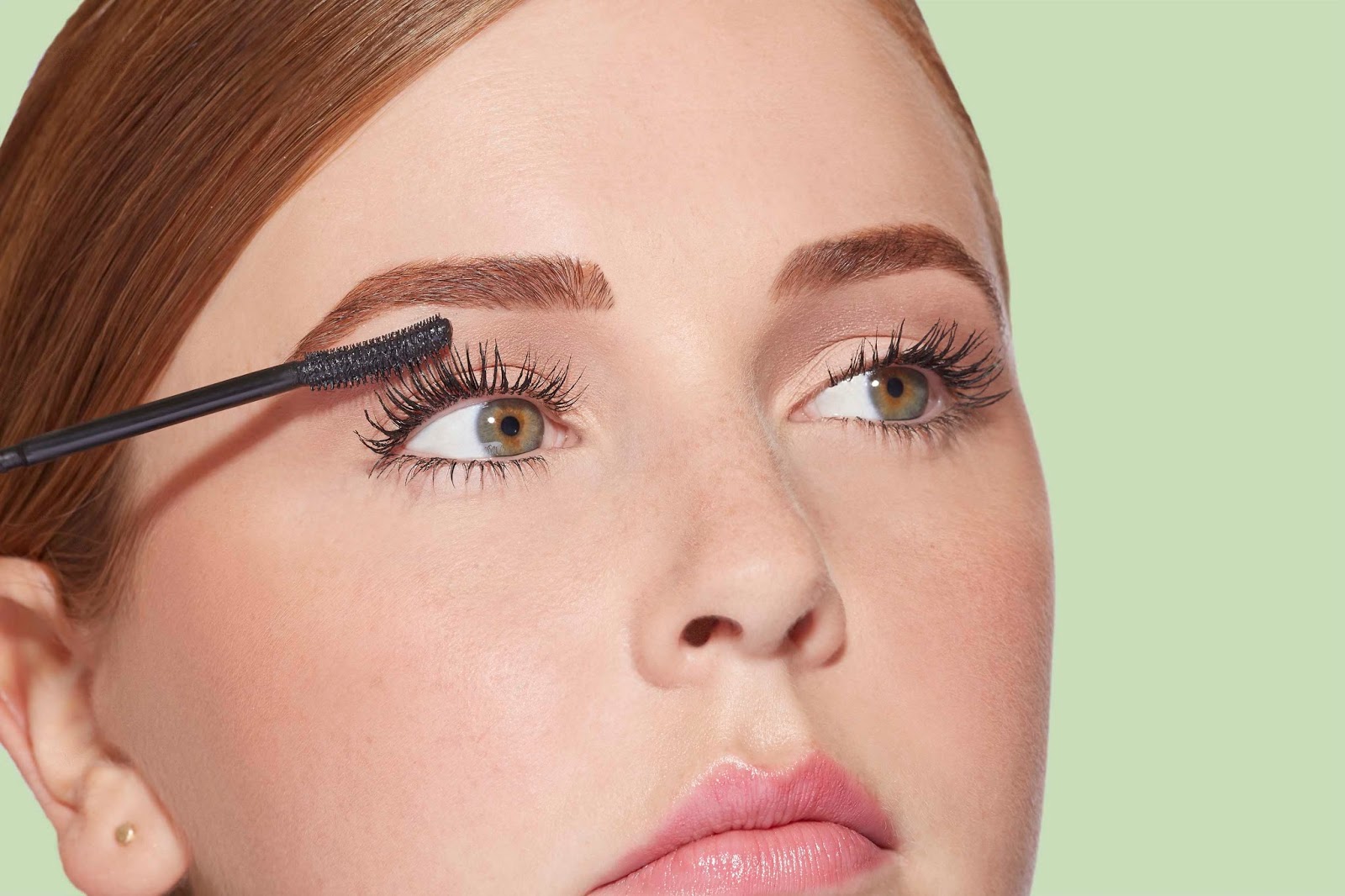 Roller Lash de Benefit, la nueva máscara para rizar las pestañas