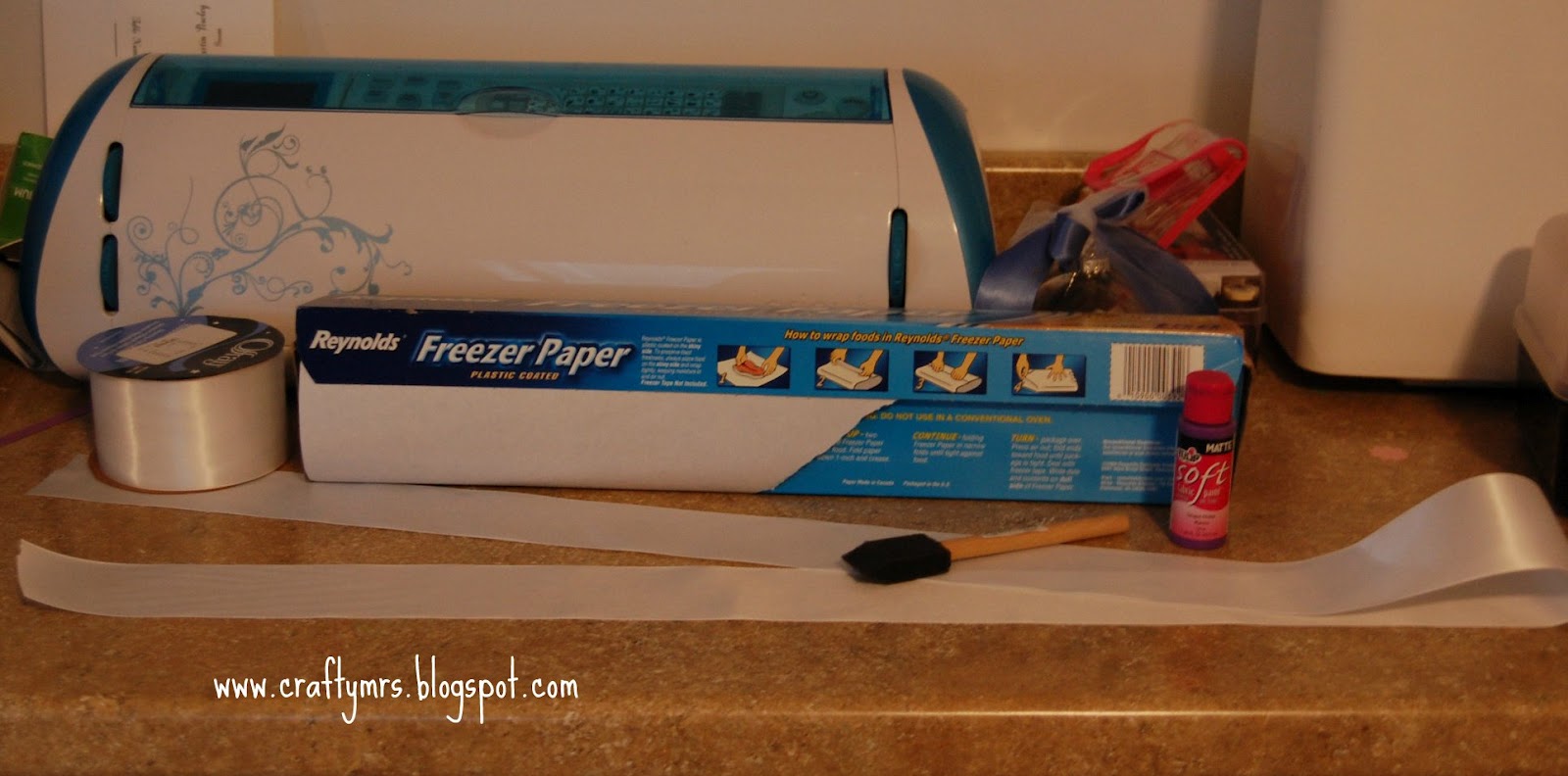 CraftyMrs How to make a Bridal Shower/Bachelorette Sash