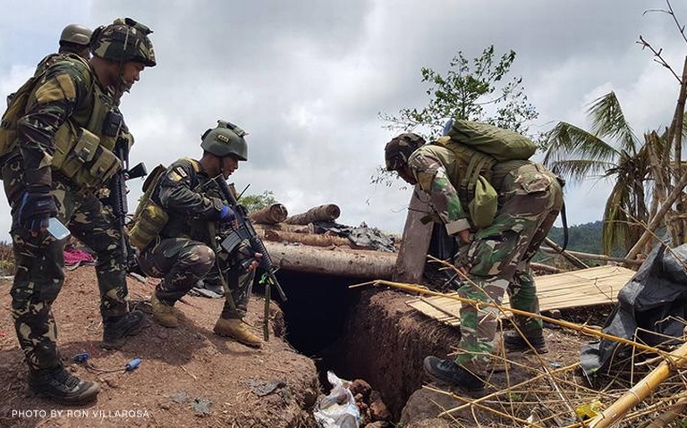 https://4.bp.blogspot.com/-O2Mfy2AF6tk/V7xk5OKwkyI/AAAAAAAAI1o/t1A8R3uB23cxrsrrjB3ZDAZVVwKNwDwkwCLcB/s1600/Abu-Sayyaf-Last-Stronhold-falls_2_CNNPH.jpg