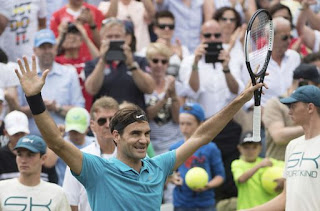 Federer moves back to No. 1 in rankings