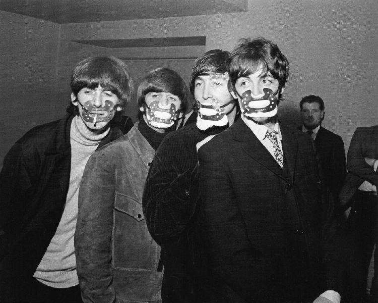 http://4.bp.blogspot.com/-O2c3bJ7Sam4/UamWTLMqdYI/AAAAAAAAB-s/TdtCdl6yePI/s1600/The+BeatlesWearingHannibalLecterStyleMasks.jpg