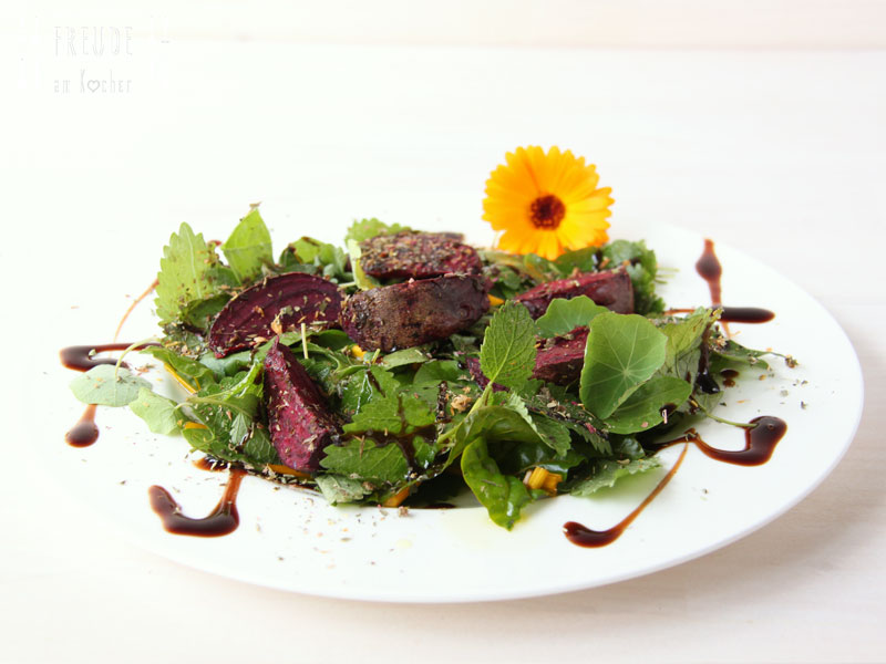 Rote Rüben im Airfryer Rote Bete auf Blattsalat