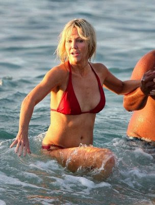 Kelly Broke Wallpapers: Heather Locklear in her red bikinis while
