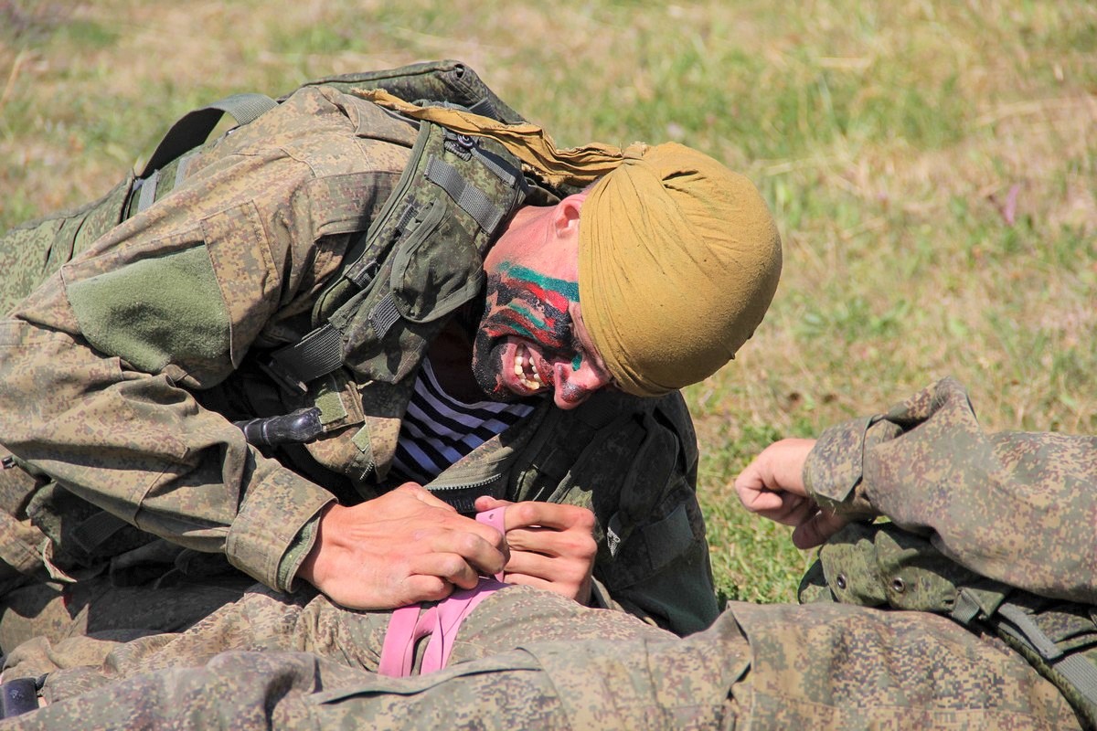 Современная военная медицина. Военно медицинская подготовка в армии. Поддержка раненым солдатам. Военно-полевая медицина. Военные кадры.