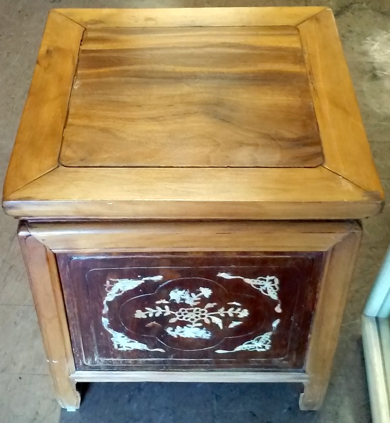 UHURU FURNITURE & COLLECTIBLES SOLD **REDUCED** Rustic Chow Style