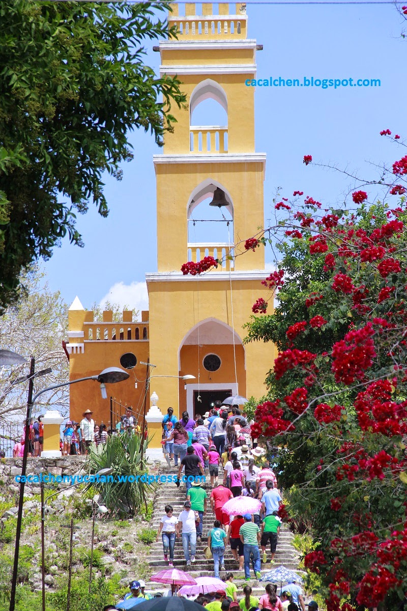 LLegada de peregrinos para venerar el Cristo de la Ruinas de Aké Capilla en el cerro del Santos Cristo en la Ruinas de Aké 2015