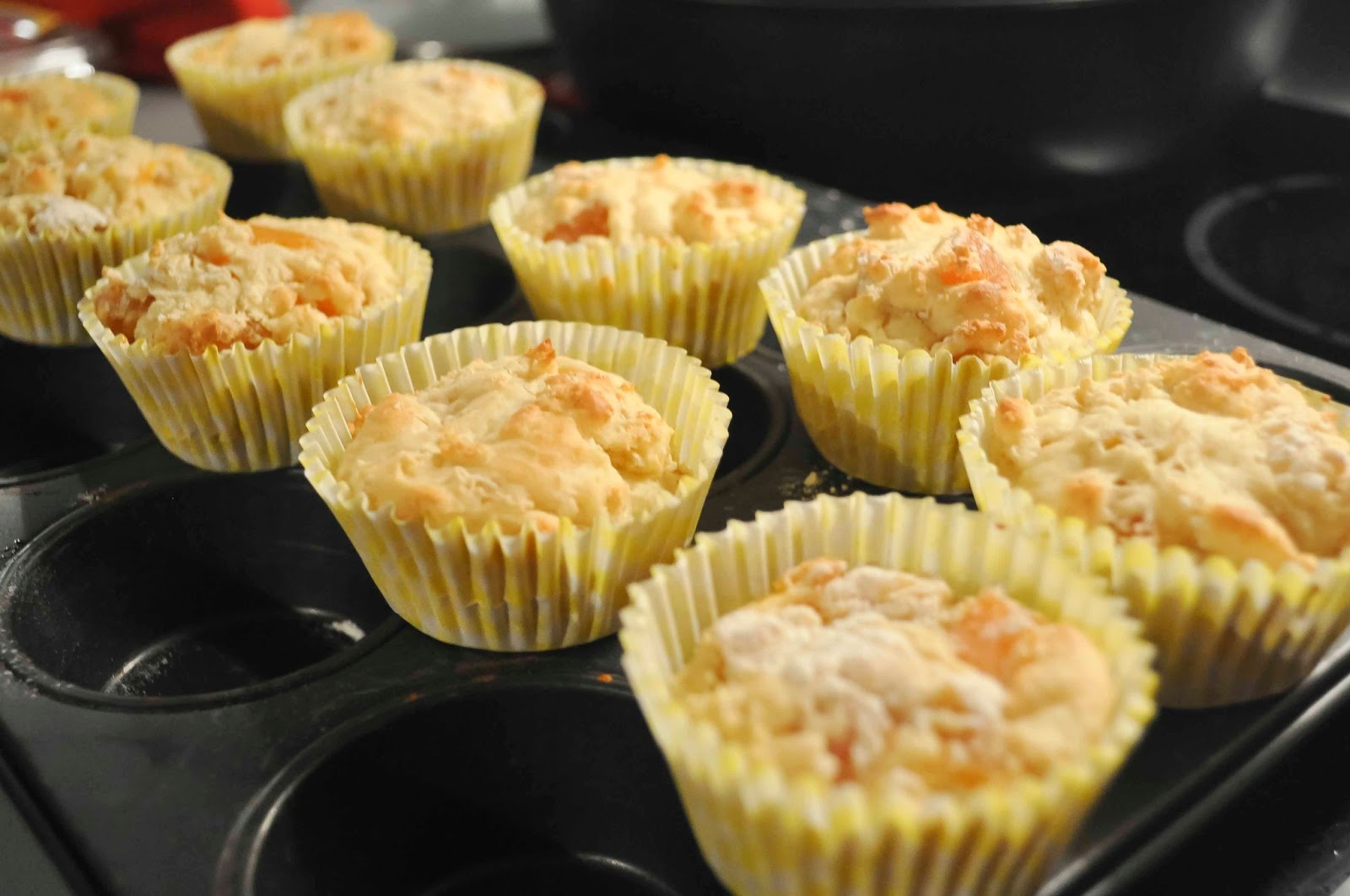 Write about apricots: Aprikosen Cupcakes mit Zitrone-Aprikosen Buttercreme
