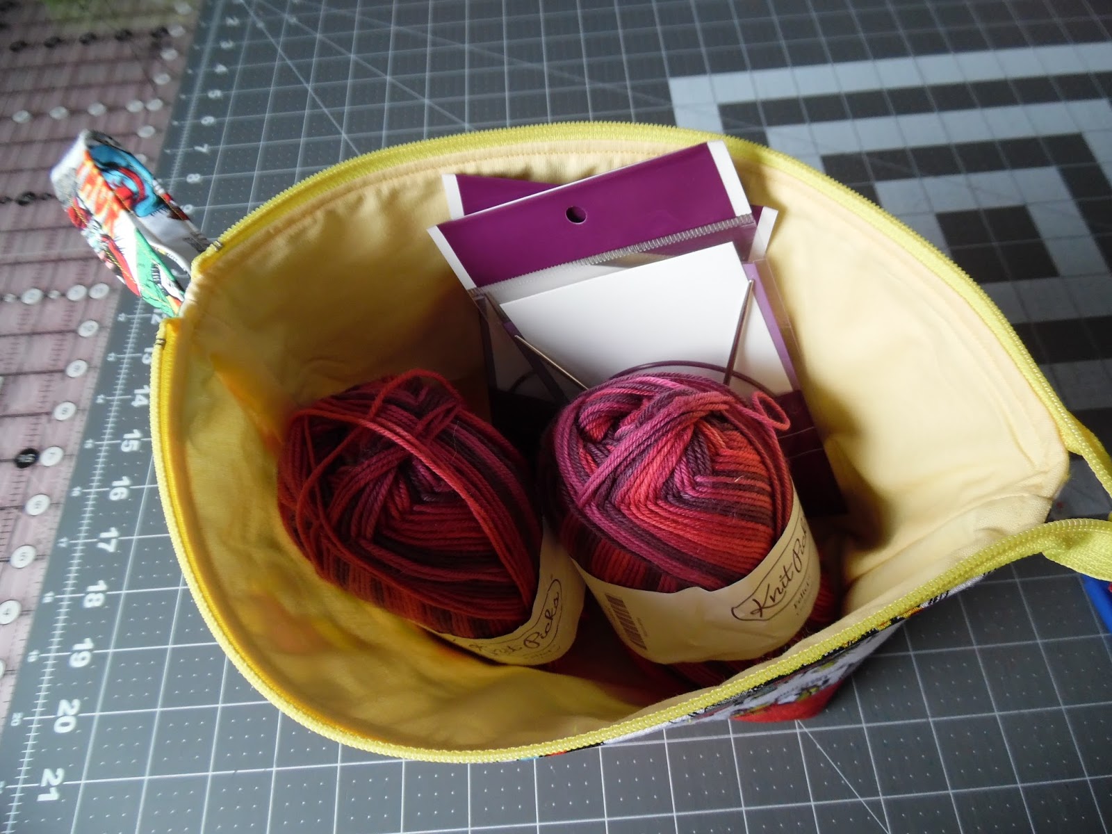 Becca&#39;s Crazy Projects: Sewing Up a Knitting Project Bag