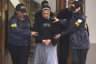 Dois padres estupravam crianças surdas ajudados por uma freira Dois padres estupravam crianças surdas ajudados por uma freira