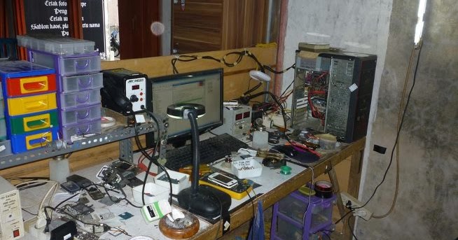 12 Model Meja Service Hp Untuk Mempercantik Rumah