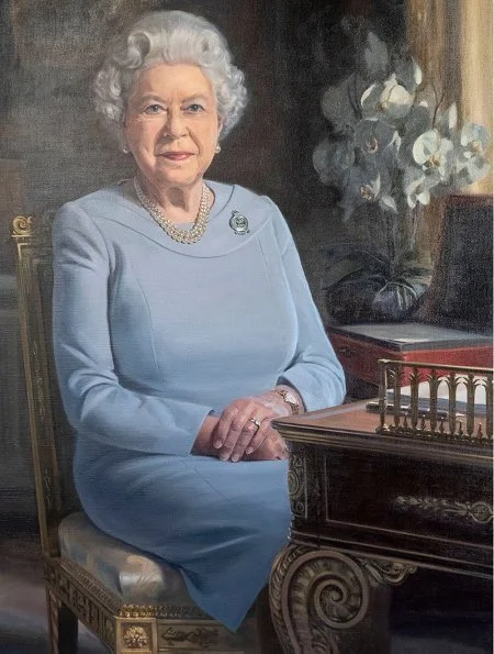 The Queen is wearing a brooch presented to her by the RAF Regiment. Queen Elizabeth II viewed a new portrait at Windsor Castle