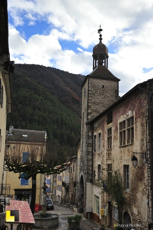 chatillon en diois la rue neuve depuis la montée du tricot photo Pascal Blachier